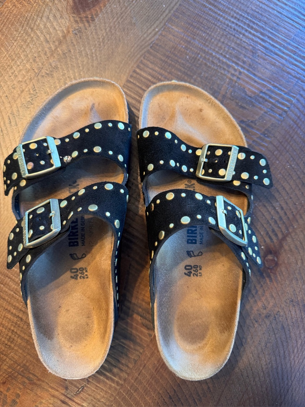 Birkenstock Arizona Rivets size 40 in GUC. Barely worn. Originally $158